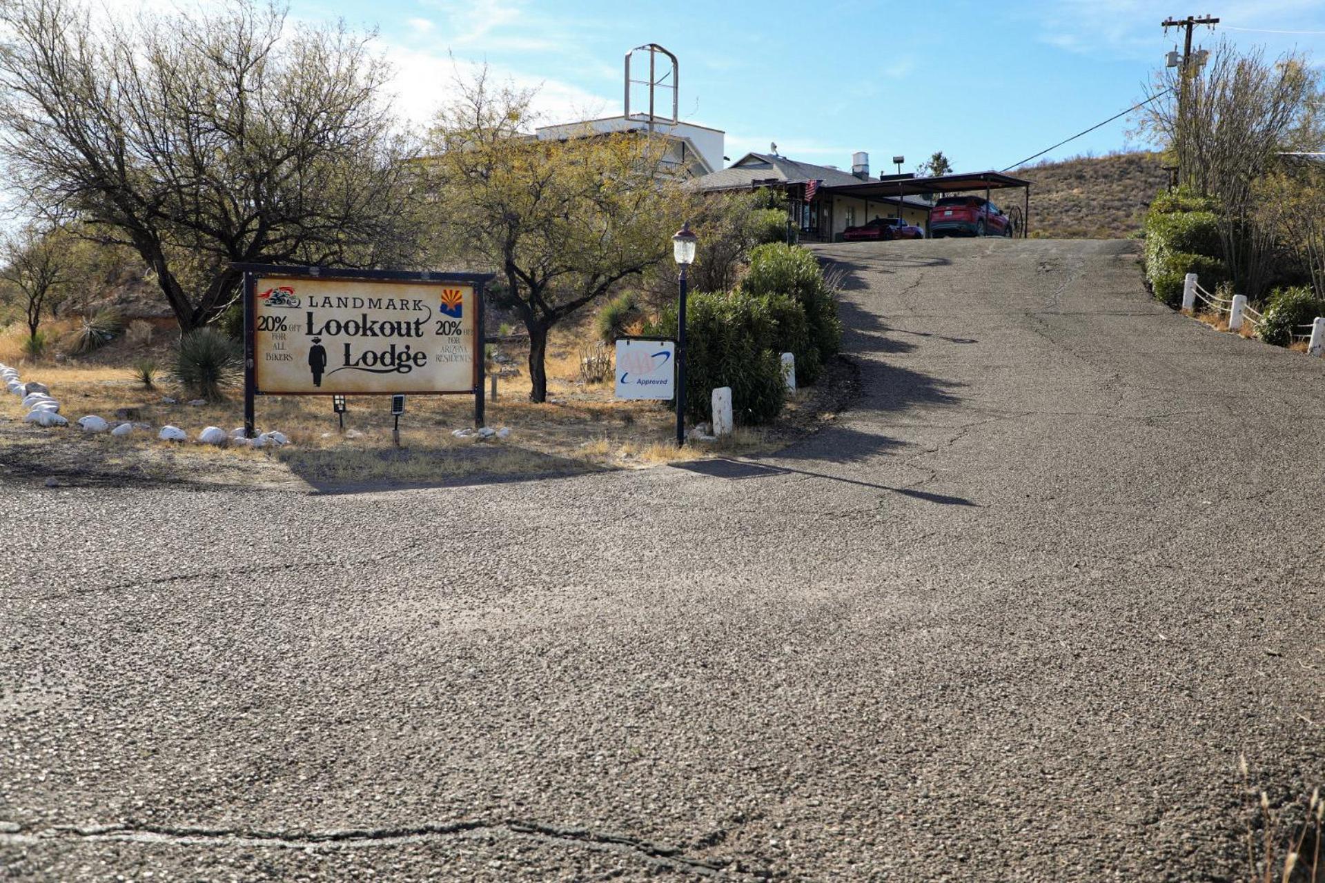 Landmark Lookout Lodge Tombstone Exterior foto